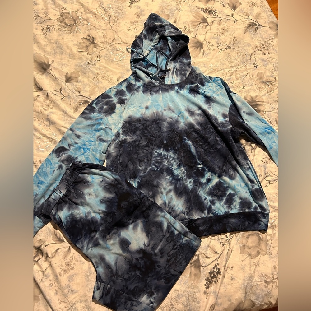 2 piece jogger suit size 1XL